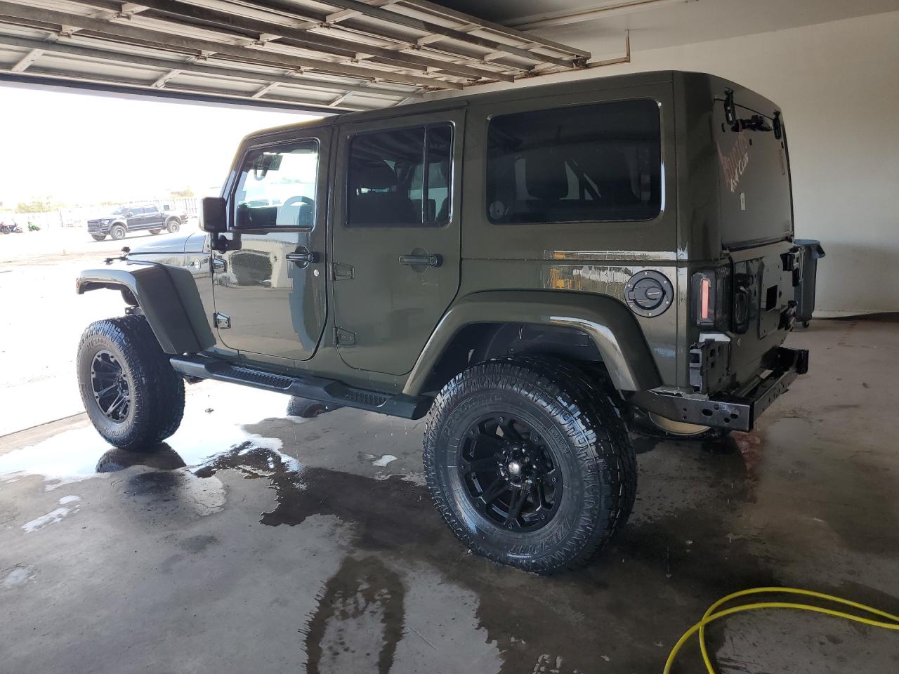 2015 Jeep Wrangler Unlimited Sahara Brown vin: 1C4BJWEG9FL723142 Damage: Left Rear Door, Dent(S) W/ Paint Dmg, 1/2 To 1 Inch