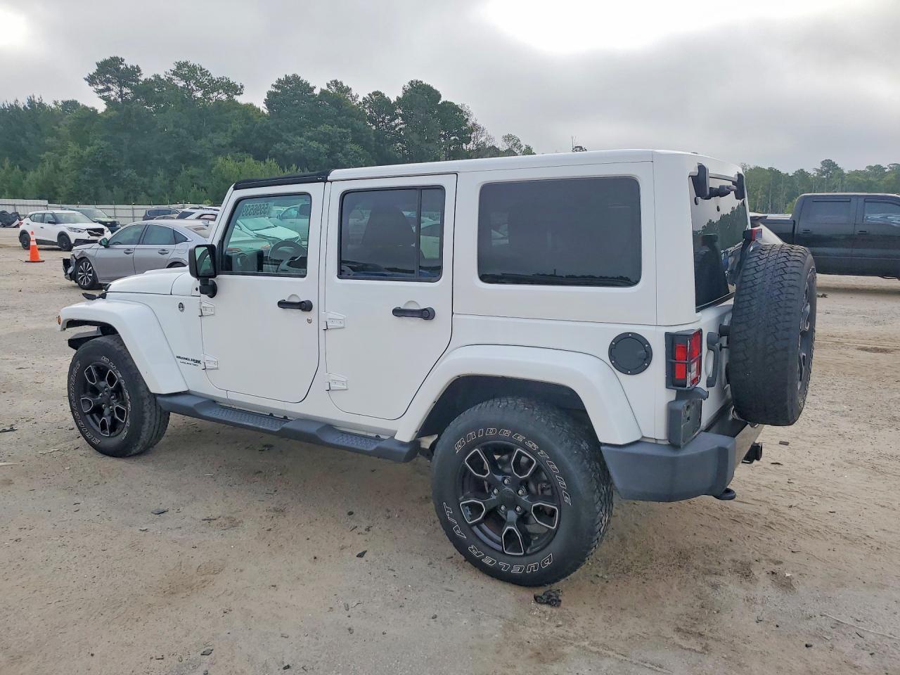 2018 Jeep Wrangler Unlimited Sahara White vin: 1C4BJWEG9JL852300