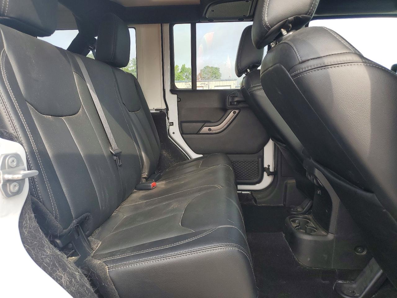 2018 Jeep Wrangler Unlimited Sahara White vin: 1C4BJWEG9JL852300