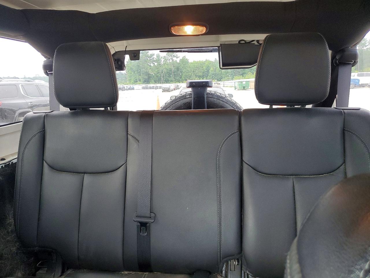 2018 Jeep Wrangler Unlimited Sahara White vin: 1C4BJWEG9JL852300