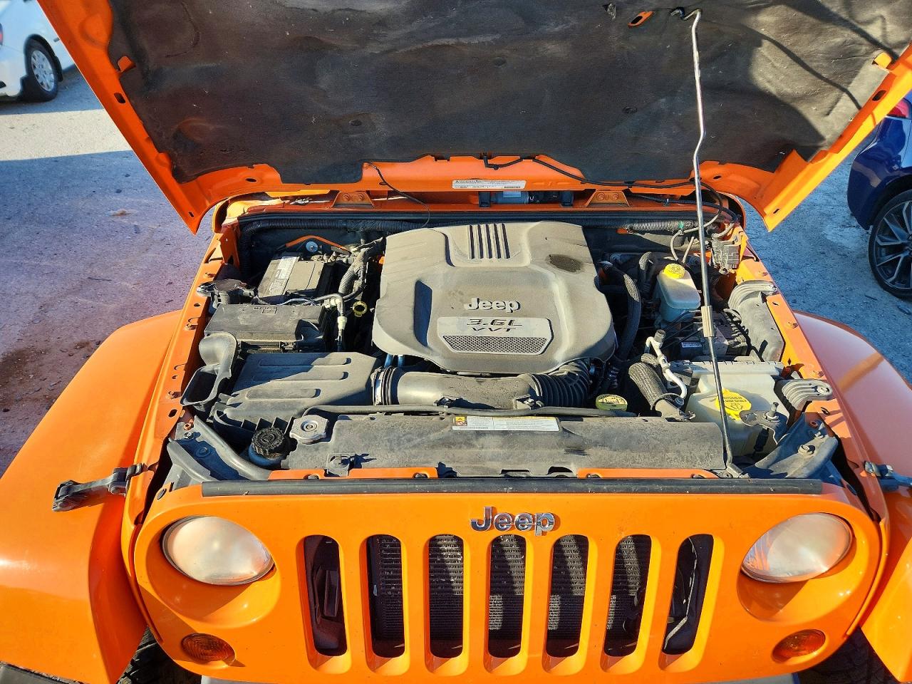 2012 Jeep Wrangler Unlimited Sahara Orange vin: 1C4BJWEGXCL170268