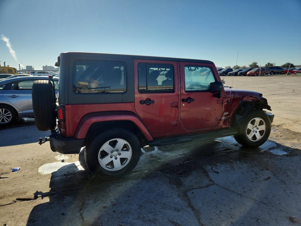 2012 Jeep Wrangler Unlimited Sahara Burgundy vin: 1C4BJWEGXCL173008