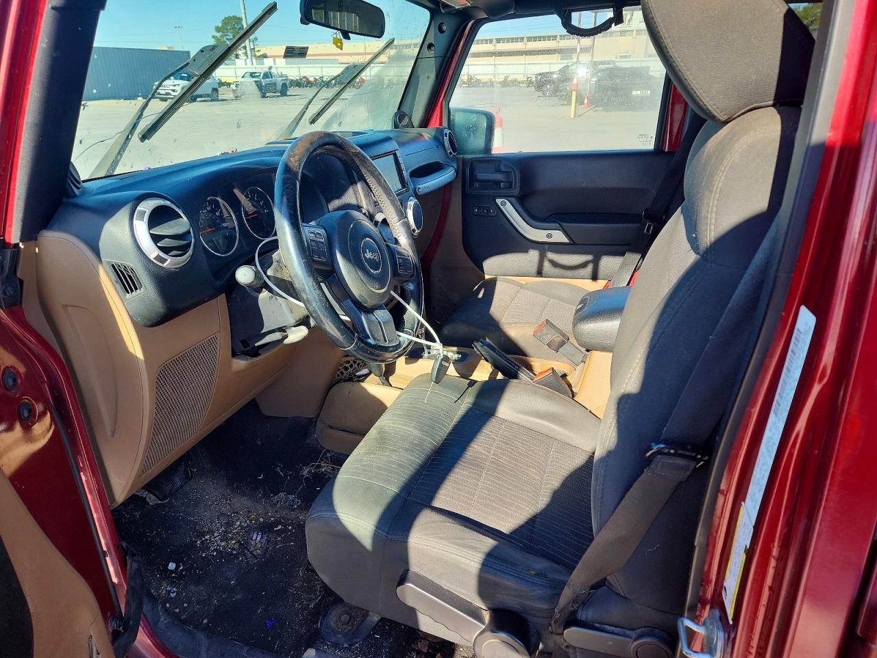 2012 Jeep Wrangler Unlimited Sahara Burgundy vin: 1C4BJWEGXCL173008
