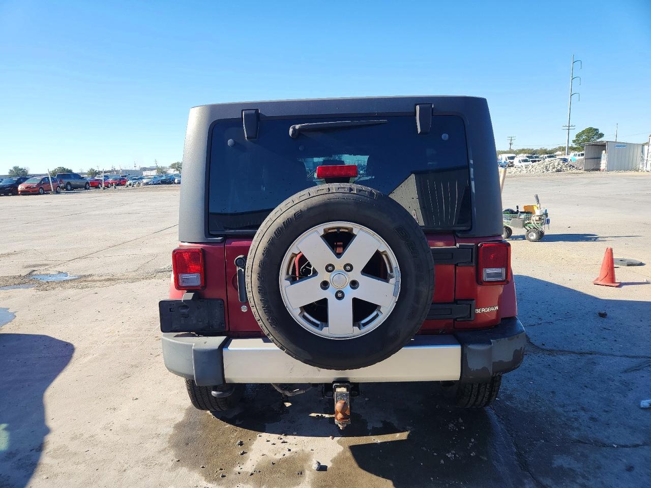 2012 Jeep Wrangler Unlimited Sahara Burgundy vin: 1C4BJWEGXCL173008