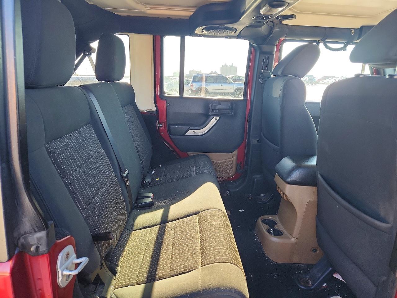 2012 Jeep Wrangler Unlimited Sahara Burgundy vin: 1C4BJWEGXCL173008