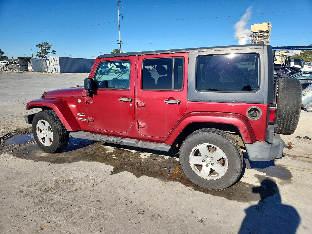 2012 Jeep Wrangler Unlimited Sahara Burgundy vin: 1C4BJWEGXCL173008