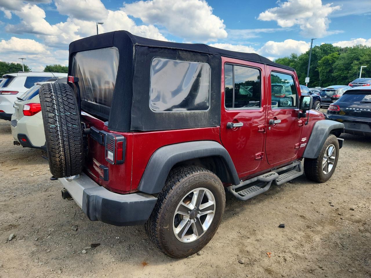 2013 Jeep Wrangler Unlimited Sahara Red vin: 1C4BJWEGXDL562894