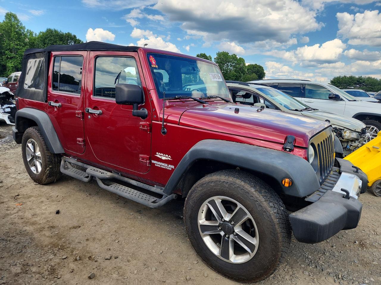 2013 Jeep Wrangler Unlimited Sahara Red vin: 1C4BJWEGXDL562894