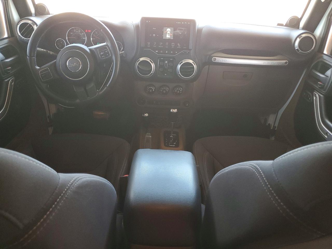 2013 Jeep Wrangler Unlimited Sahara White vin: 1C4BJWEGXDL567285