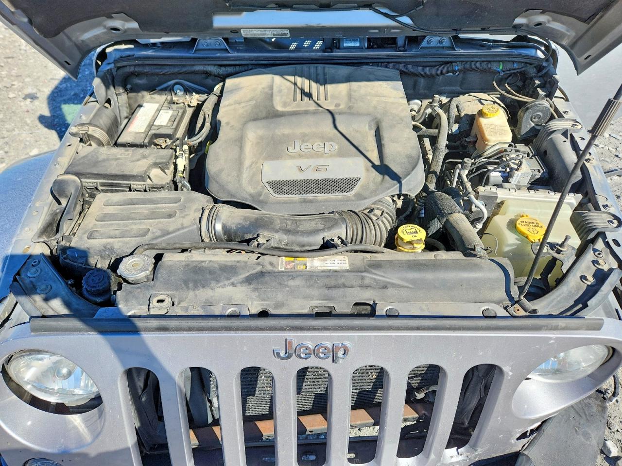 2014 Jeep Wrangler Unlimited Sahara Серебряный vin: 1C4BJWEGXEL173710