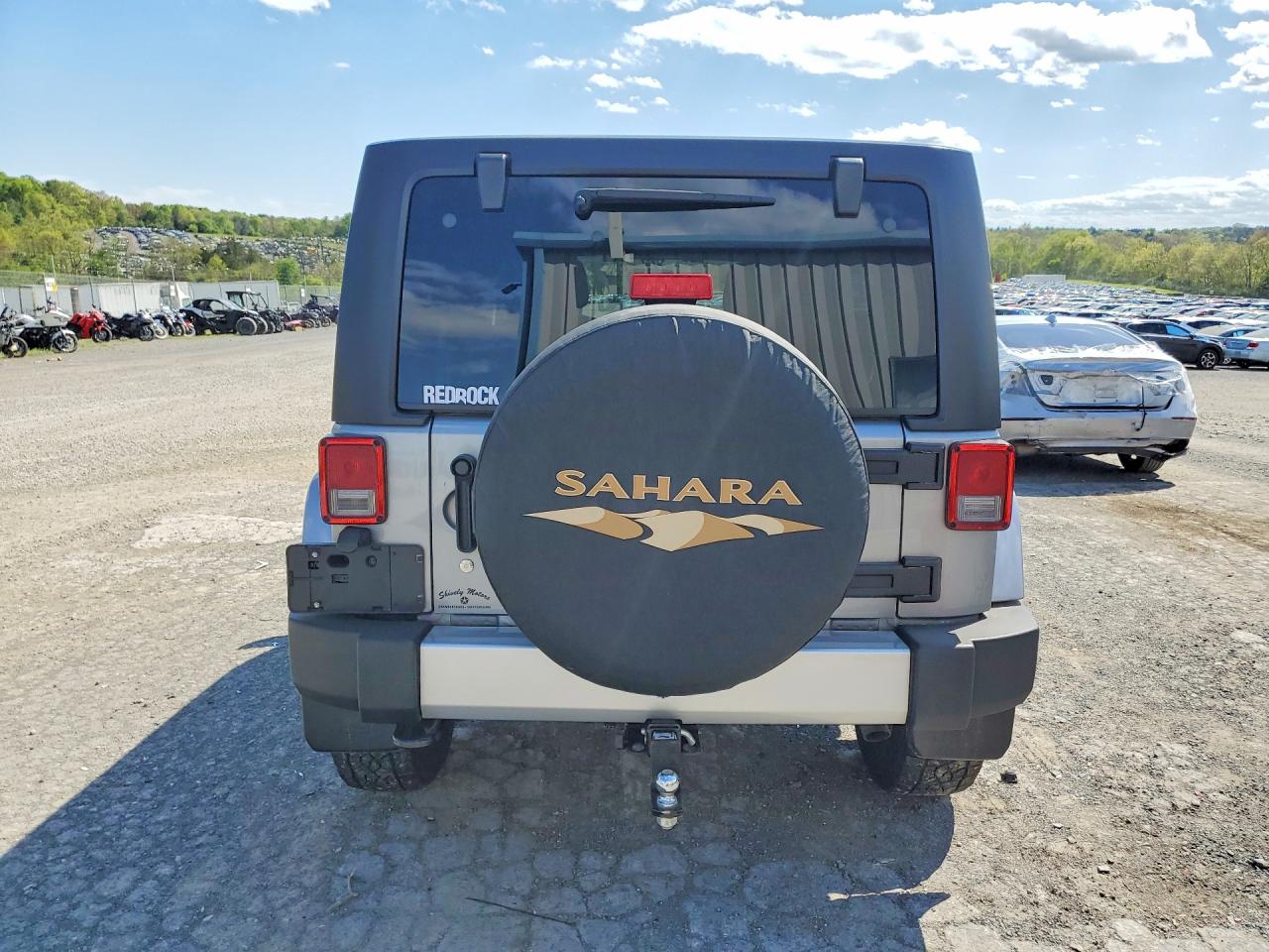2014 Jeep Wrangler Unlimited Sahara Silver vin: 1C4BJWEGXEL203451