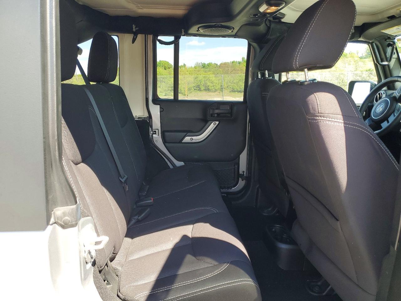 2014 Jeep Wrangler Unlimited Sahara Silver vin: 1C4BJWEGXEL203451