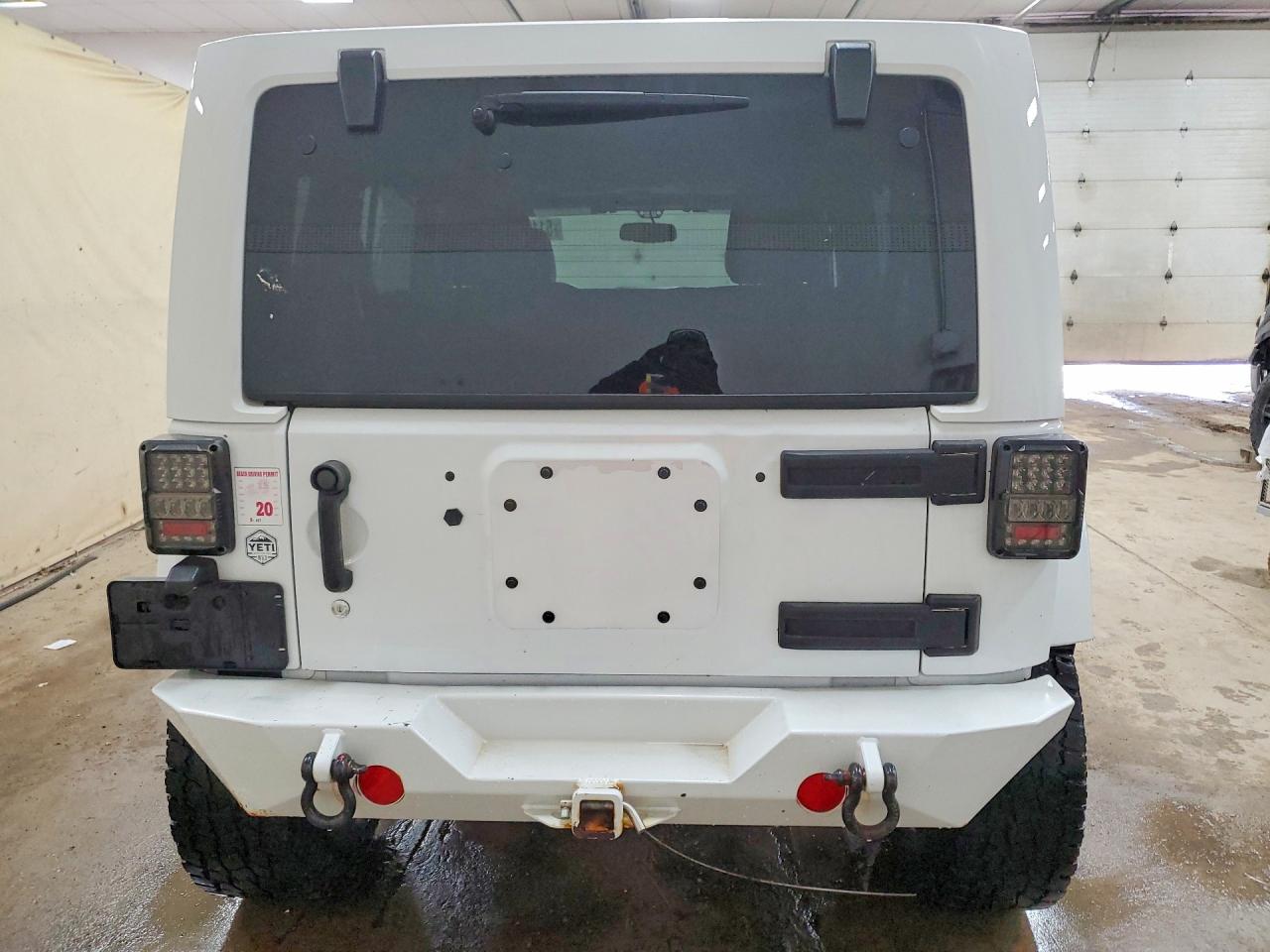 2014 Jeep Wrangler Unlimited Sahara White vin: 1C4BJWEGXEL258255