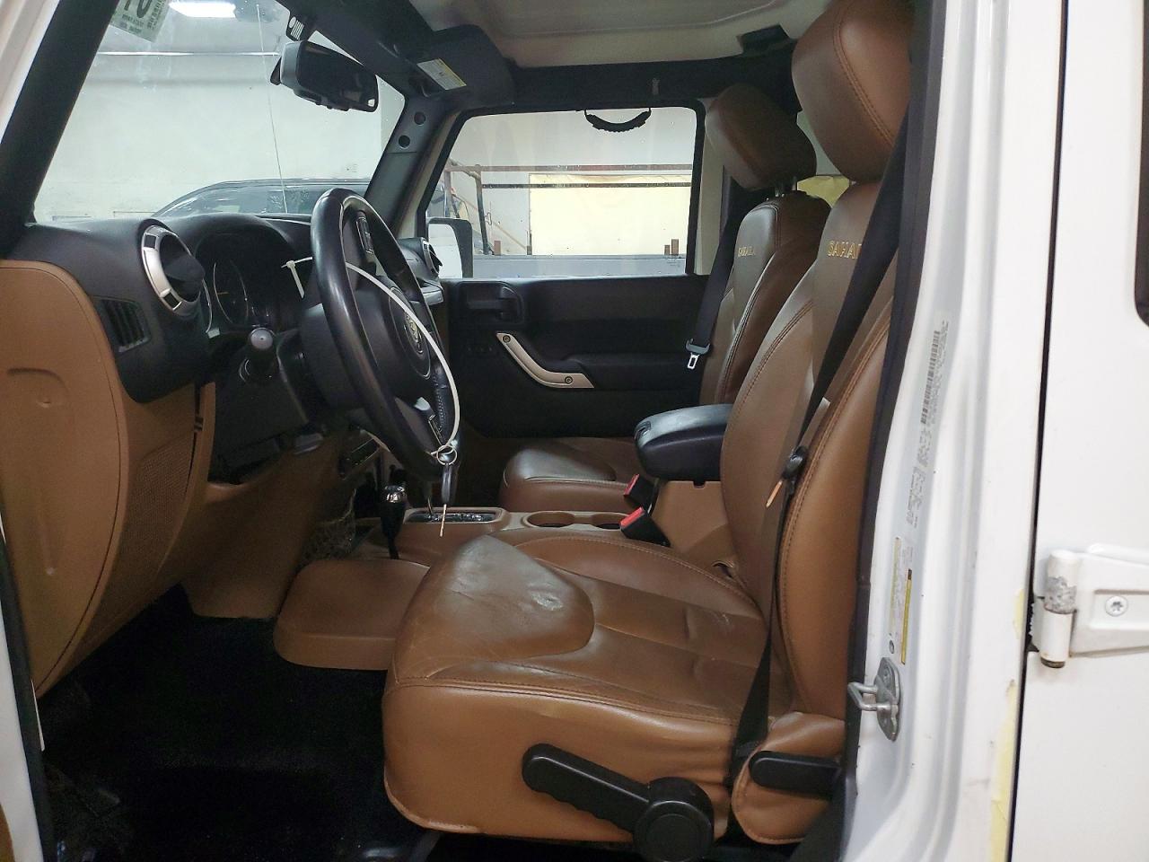 2014 Jeep Wrangler Unlimited Sahara White vin: 1C4BJWEGXEL258255