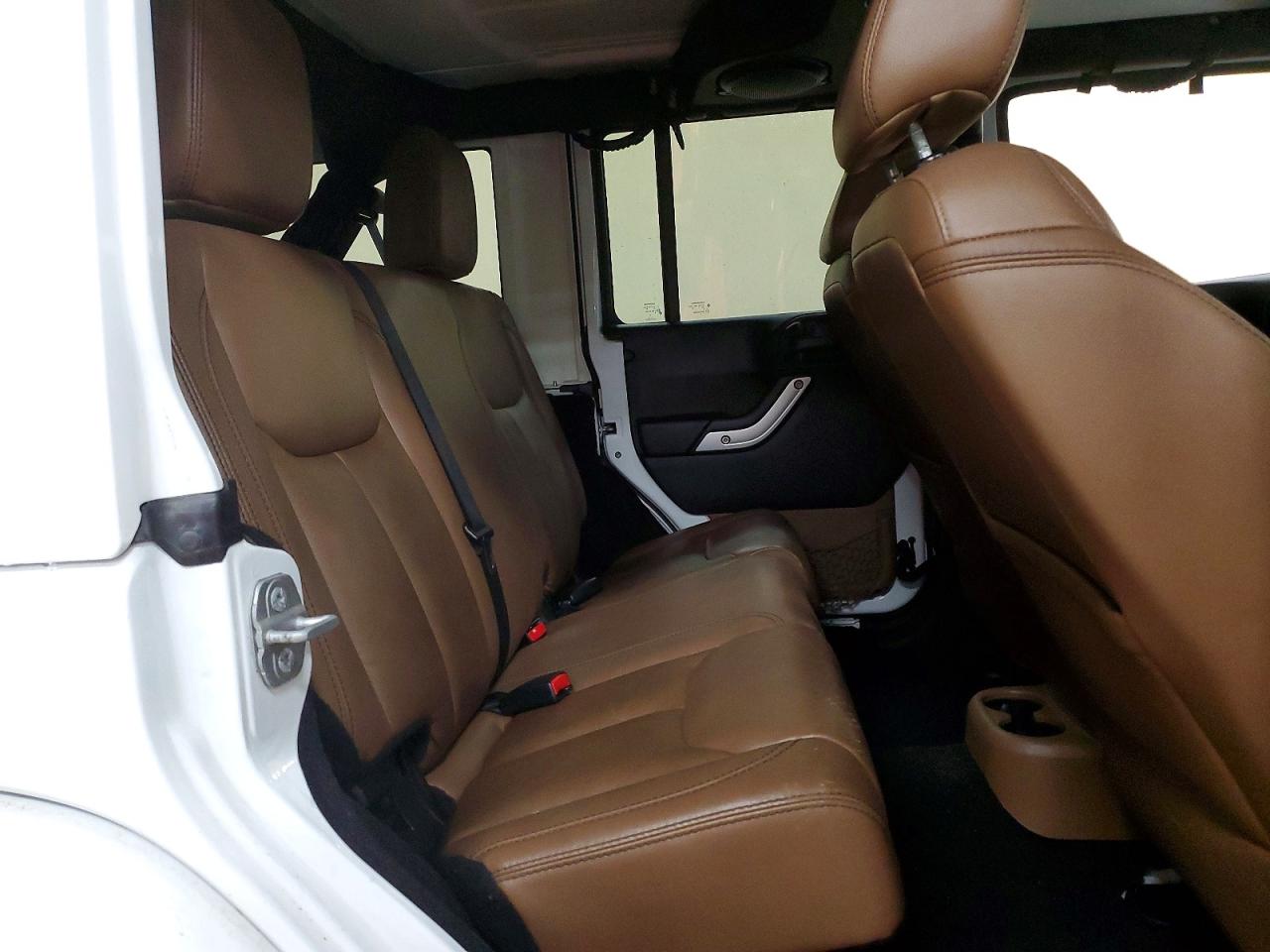2014 Jeep Wrangler Unlimited Sahara White vin: 1C4BJWEGXEL258255
