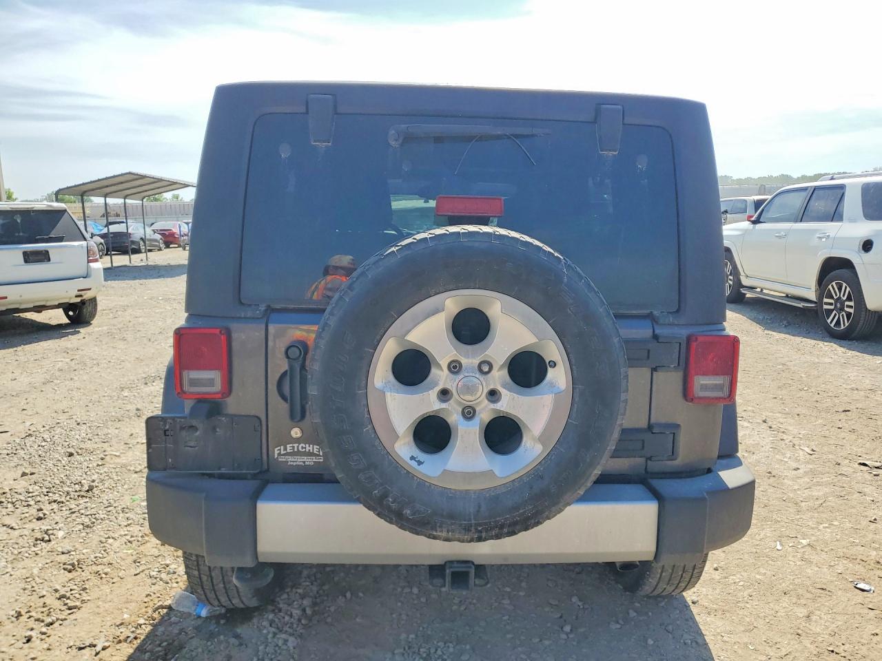 2014 Jeep Wrangler Unlimited Sahara Gray vin: 1C4BJWEGXEL266047