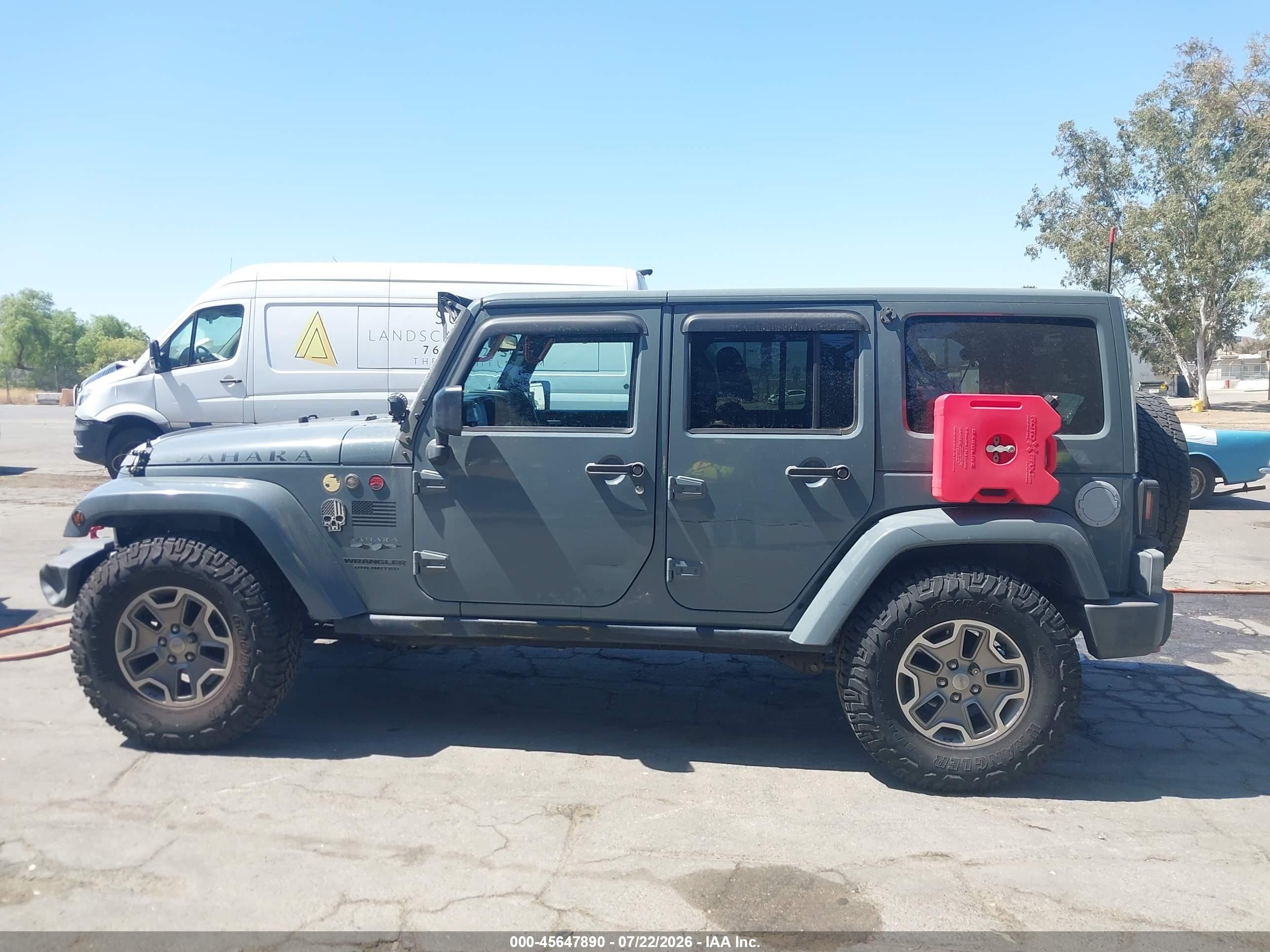 2014 Jeep Wrangler Unlimited Sahara Gray vin: 1C4BJWEGXEL284029