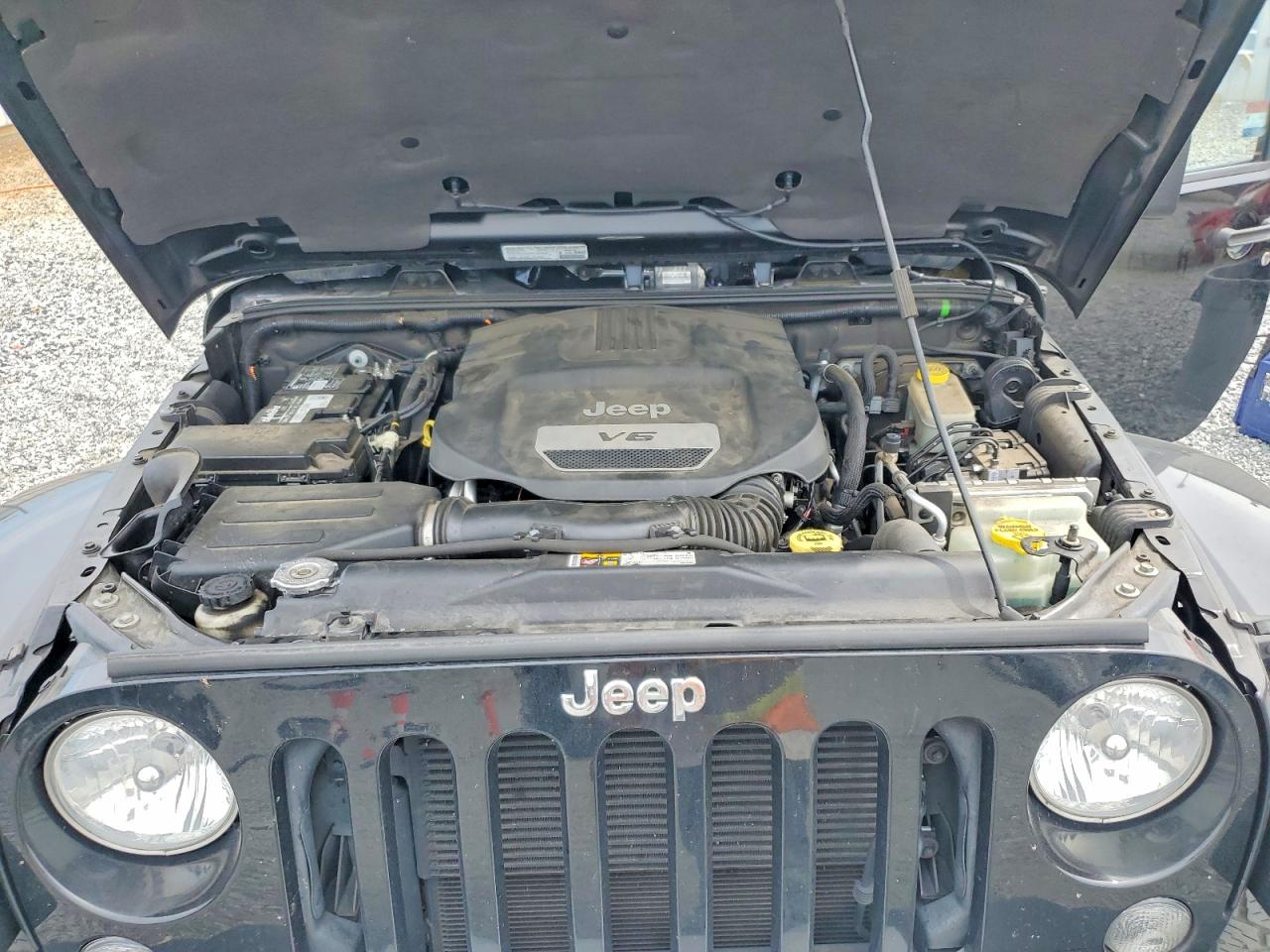 2014 Jeep Wrangler Unlimited Sahara Black vin: 1C4BJWEGXEL292891