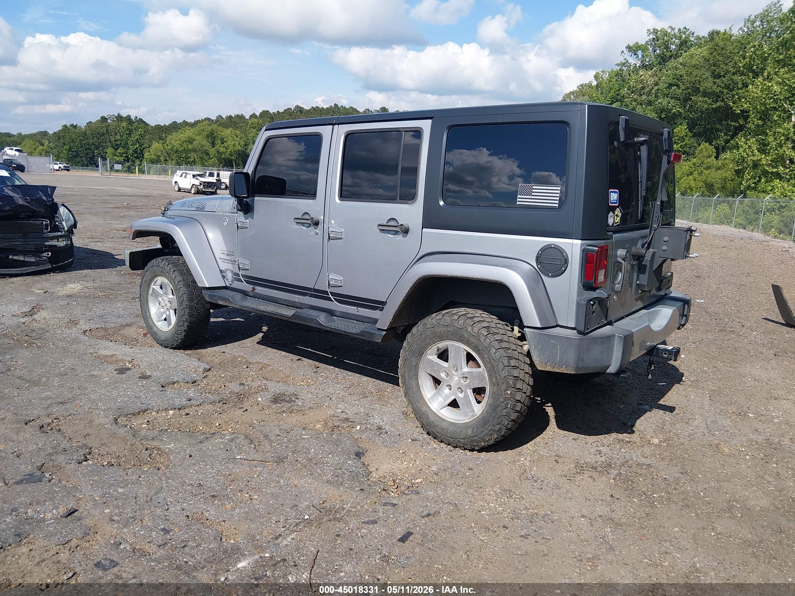 2015 Jeep Wrangler Unlimited Sahara Silver vin: 1C4BJWEGXFL555267