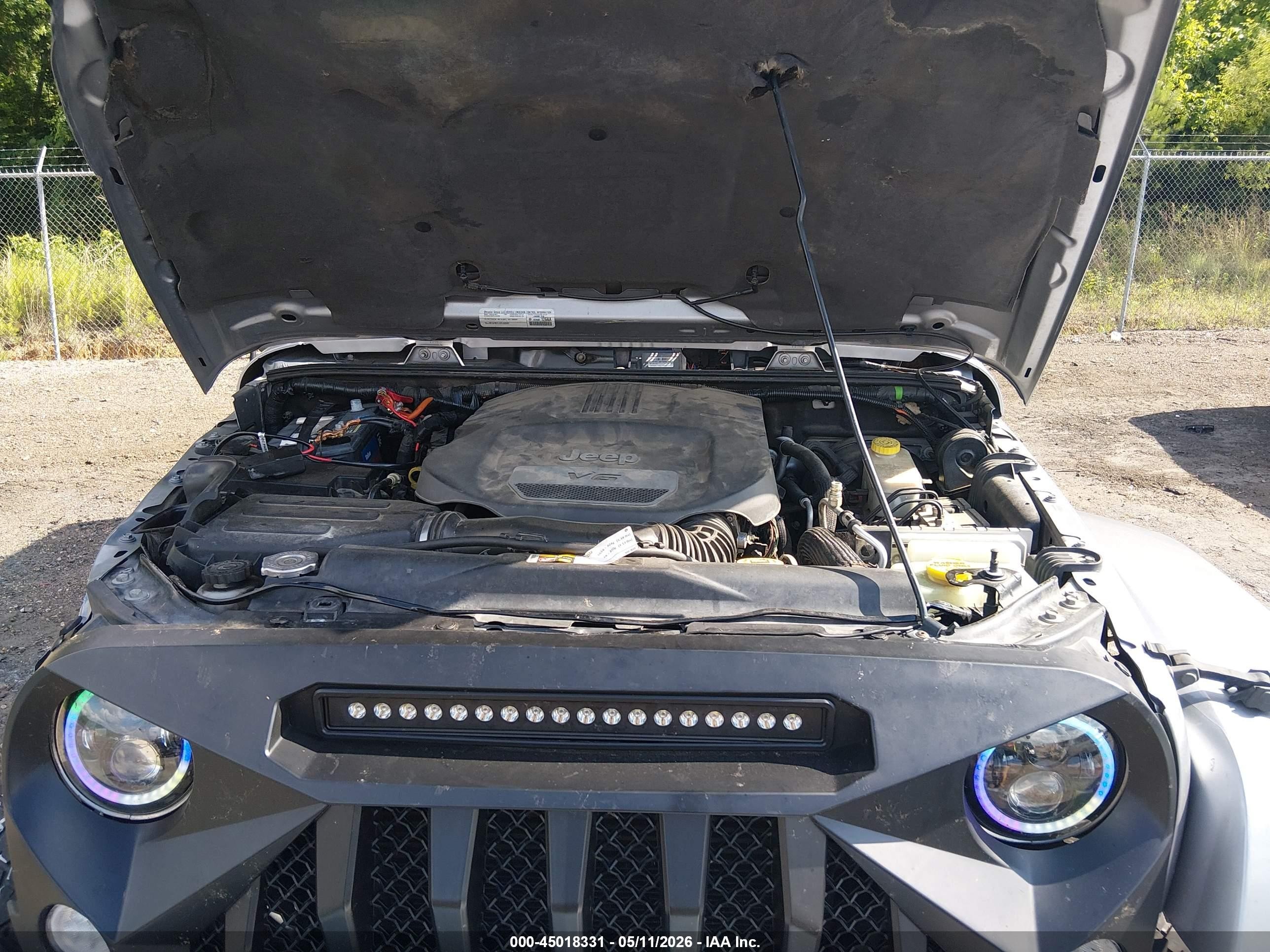 2015 Jeep Wrangler Unlimited Sahara Silver vin: 1C4BJWEGXFL555267