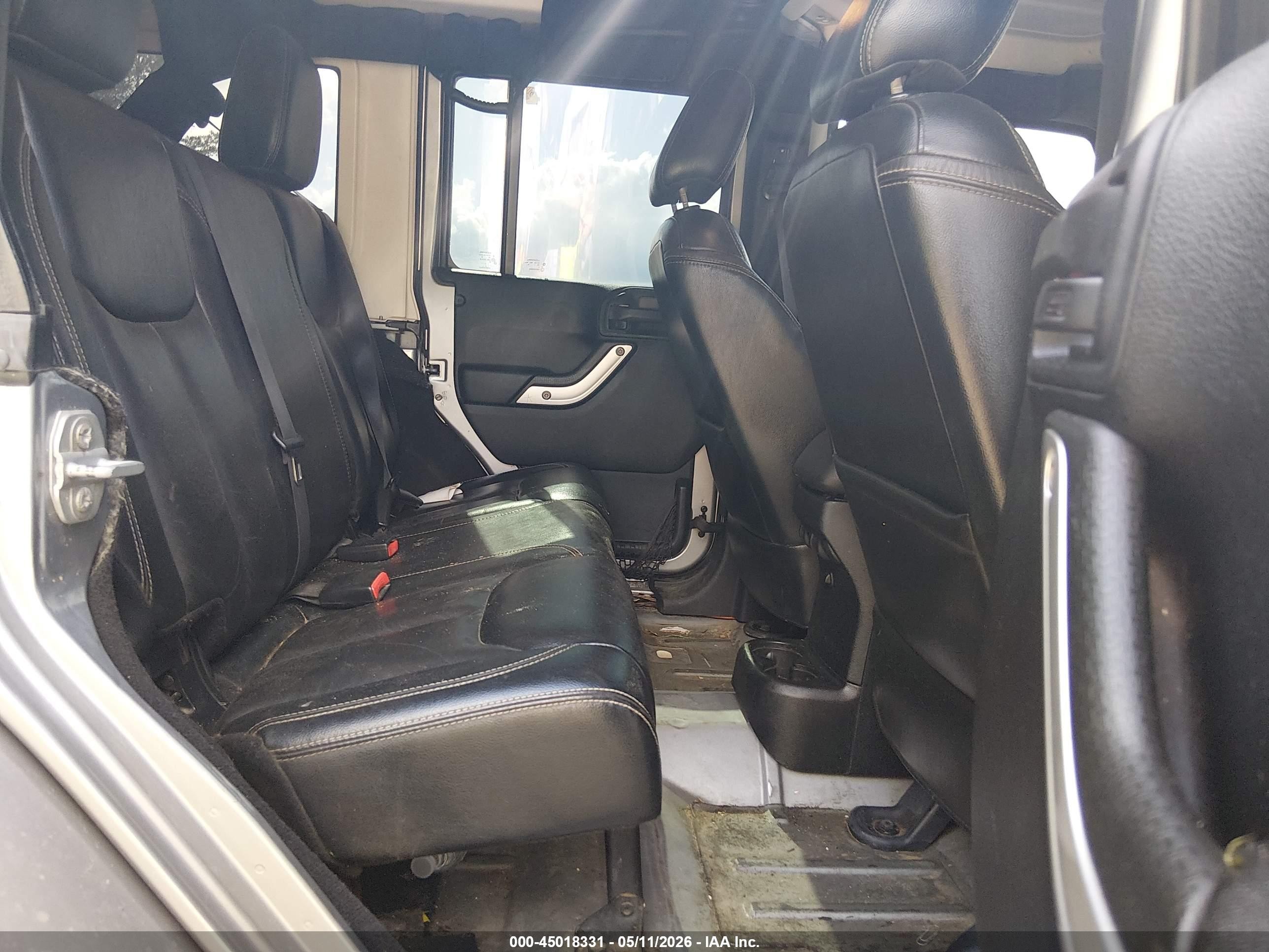 2015 Jeep Wrangler Unlimited Sahara Silver vin: 1C4BJWEGXFL555267