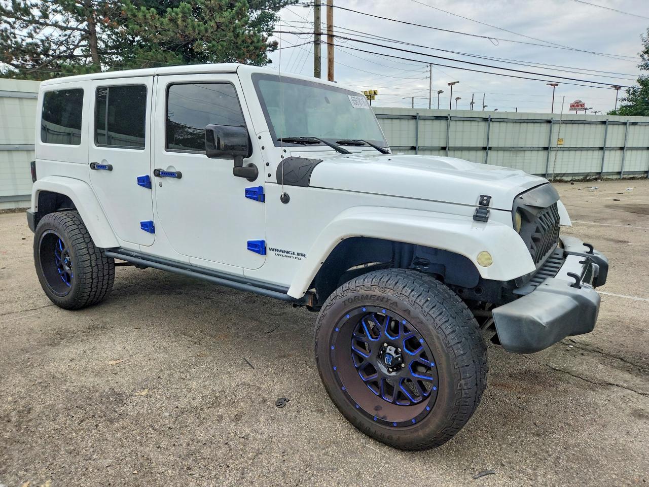 2015 Jeep Wrangler Unlimited Sahara White vin: 1C4BJWEGXFL689082