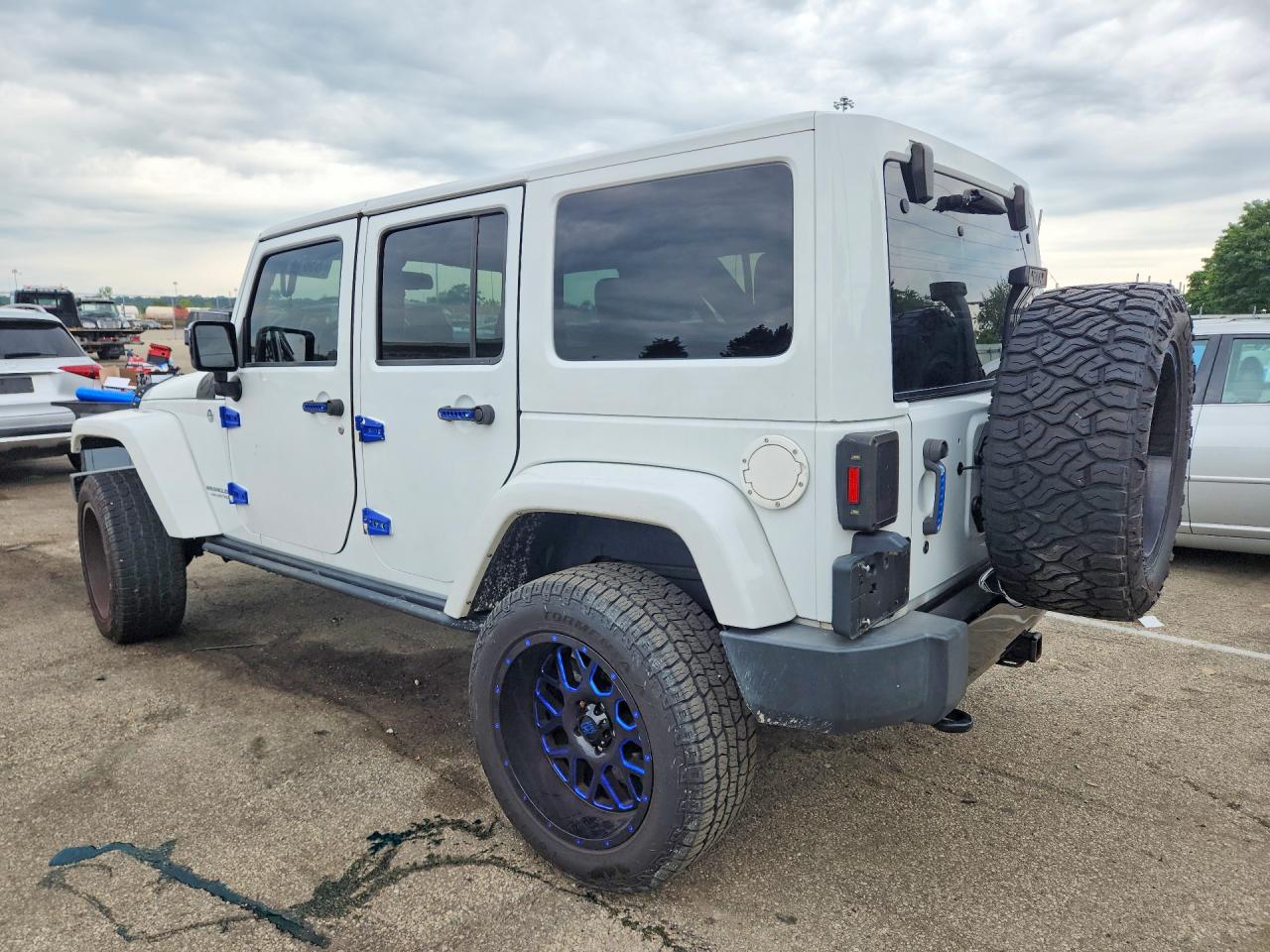 2015 Jeep Wrangler Unlimited Sahara White vin: 1C4BJWEGXFL689082