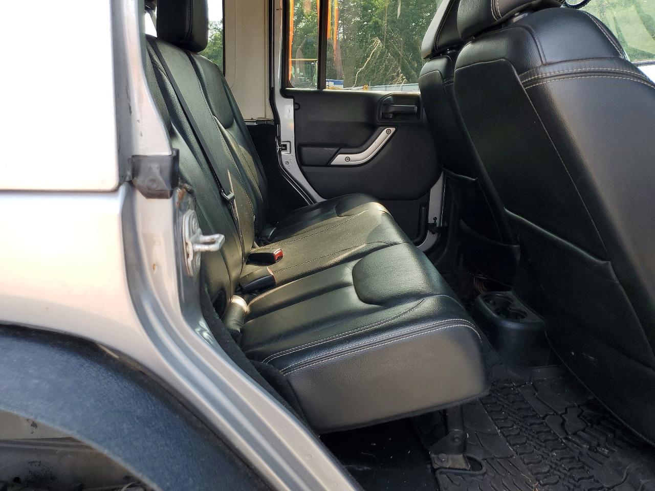 2015 Jeep Wrangler Unlimited Sahara Silver vin: 1C4BJWEGXFL744579