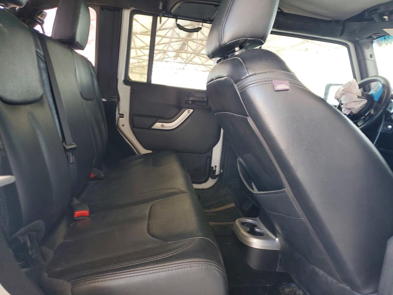 2015 Jeep Wrangler Unlimited Sahara White vin: 1C4BJWEGXFL751001