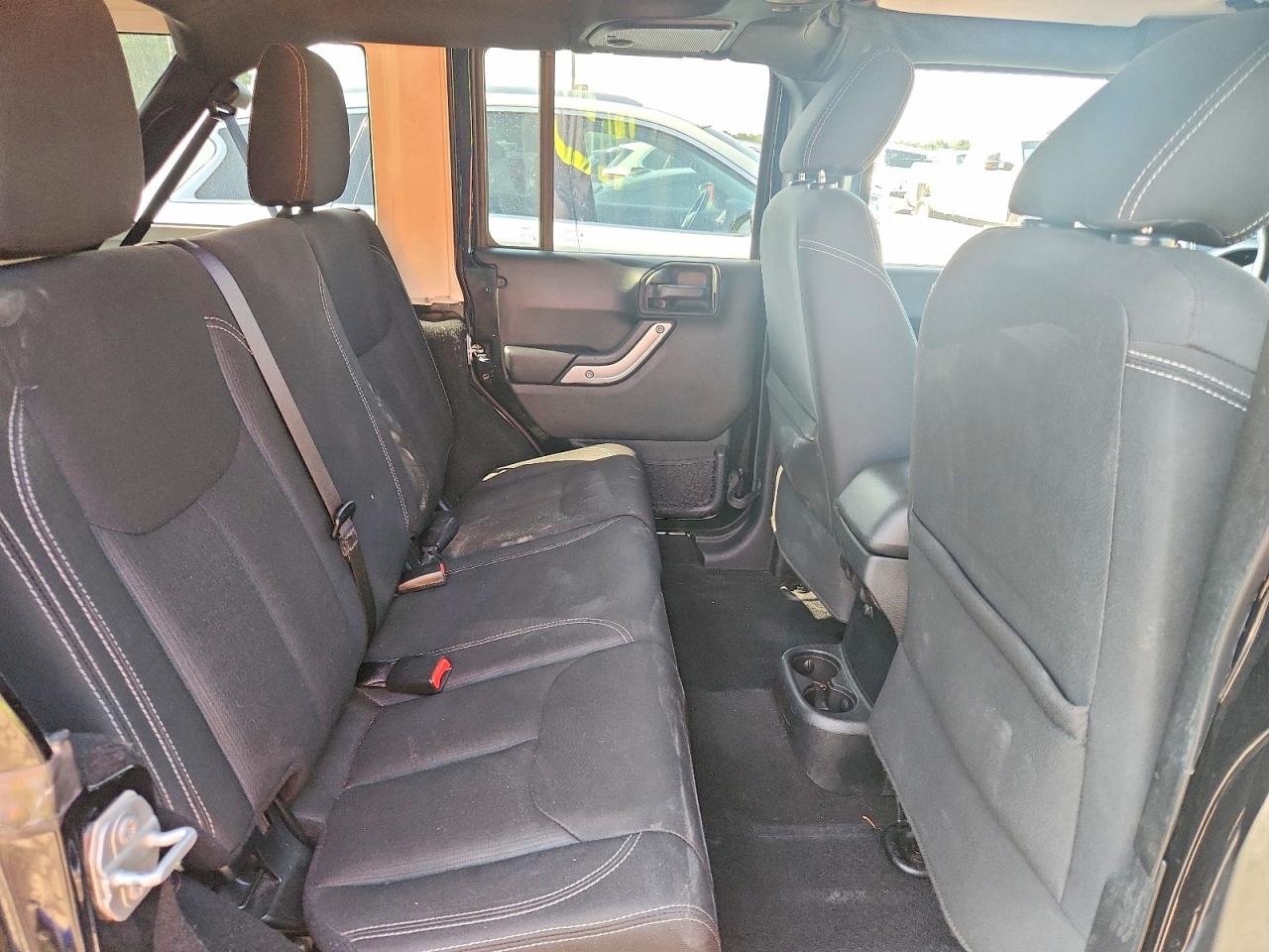 2018 Jeep Wrangler Unlimited Sahara Black vin: 1C4BJWEGXJL924380