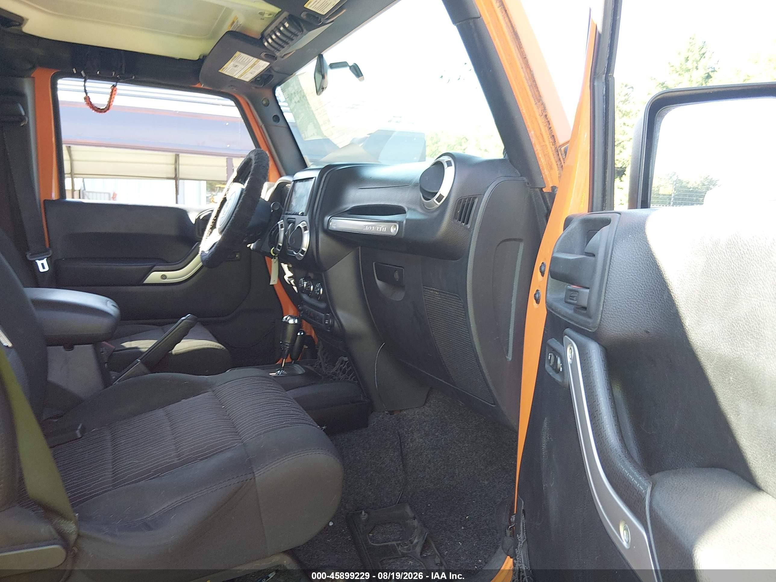 2012 Jeep Wrangler Unlimited Rubicon Orange vin: 1C4BJWFG0CL131977