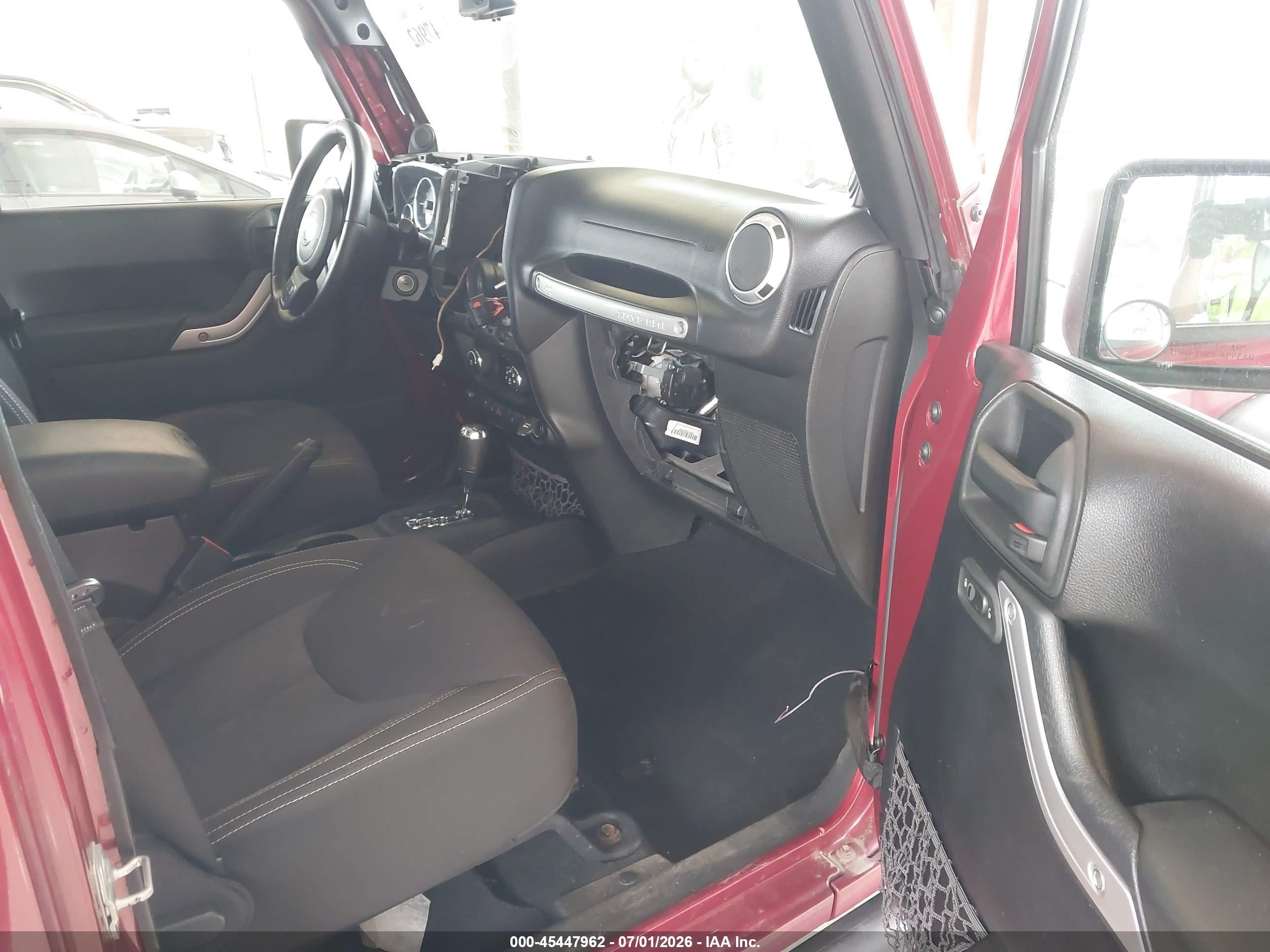 2013 Jeep Wrangler Unlimited Rubicon Red vin: 1C4BJWFG0DL607758