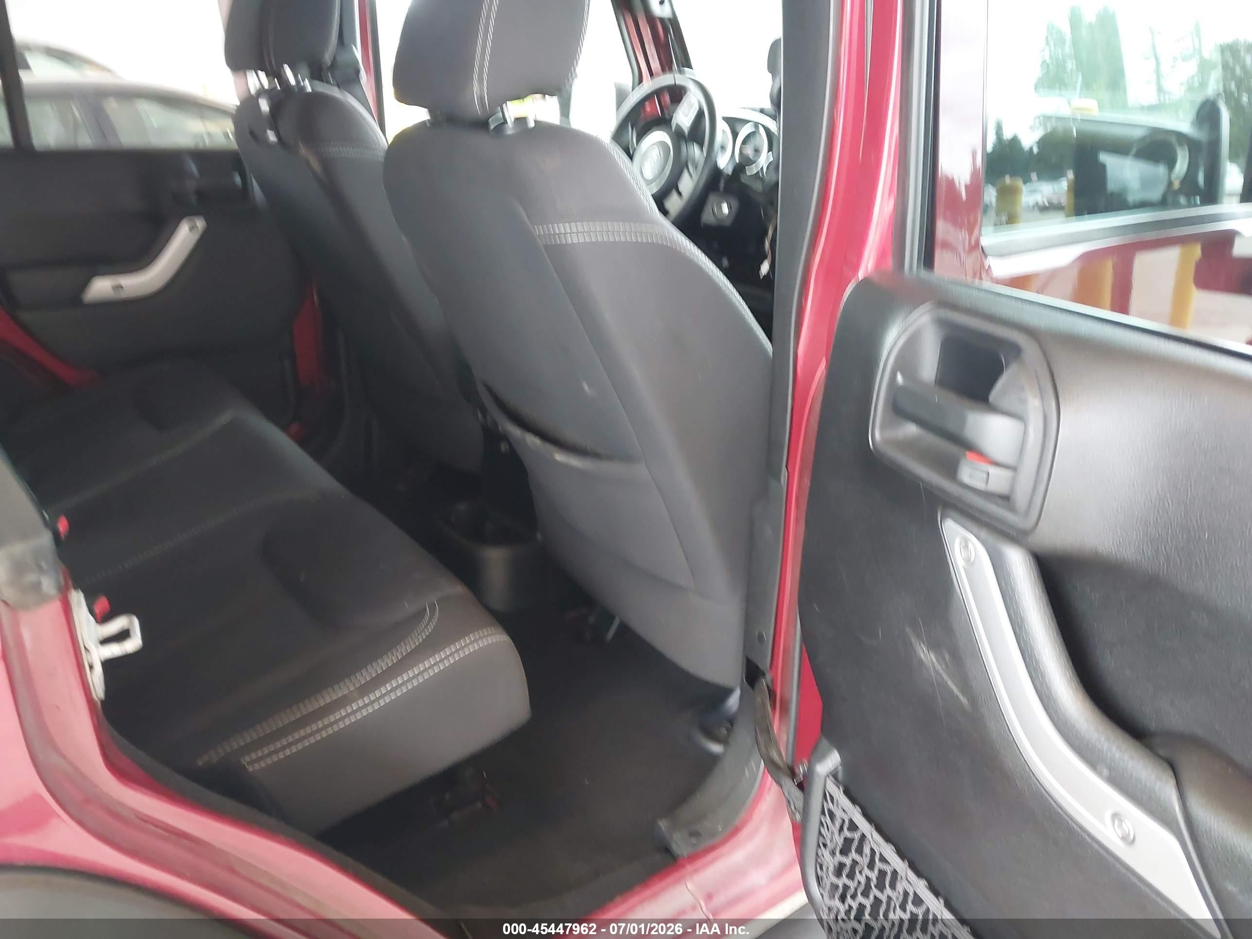 2013 Jeep Wrangler Unlimited Rubicon Red vin: 1C4BJWFG0DL607758