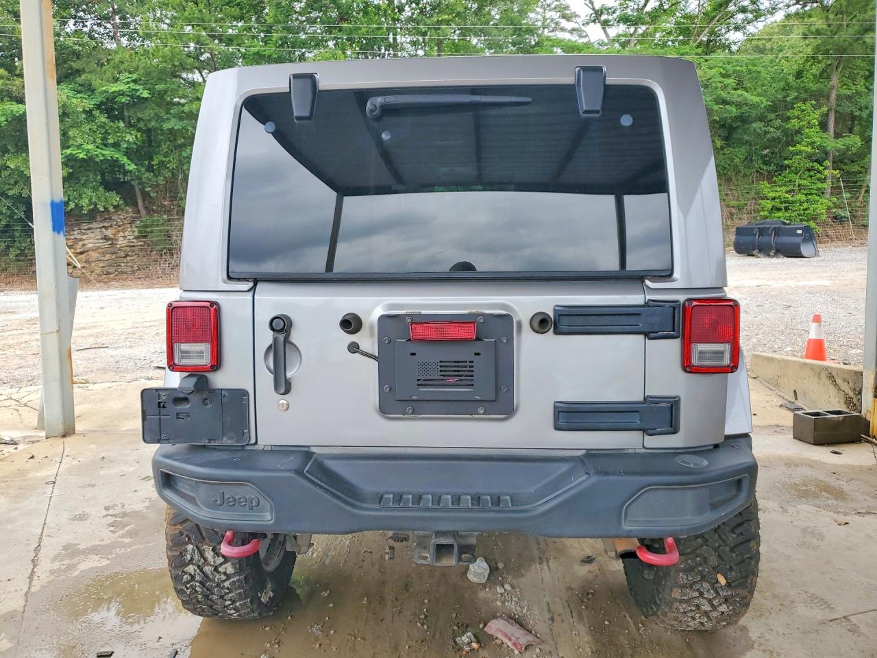 2018 Jeep Wrangler Unlimited Rubicon Silver vin: 1C4BJWFG0JL821922