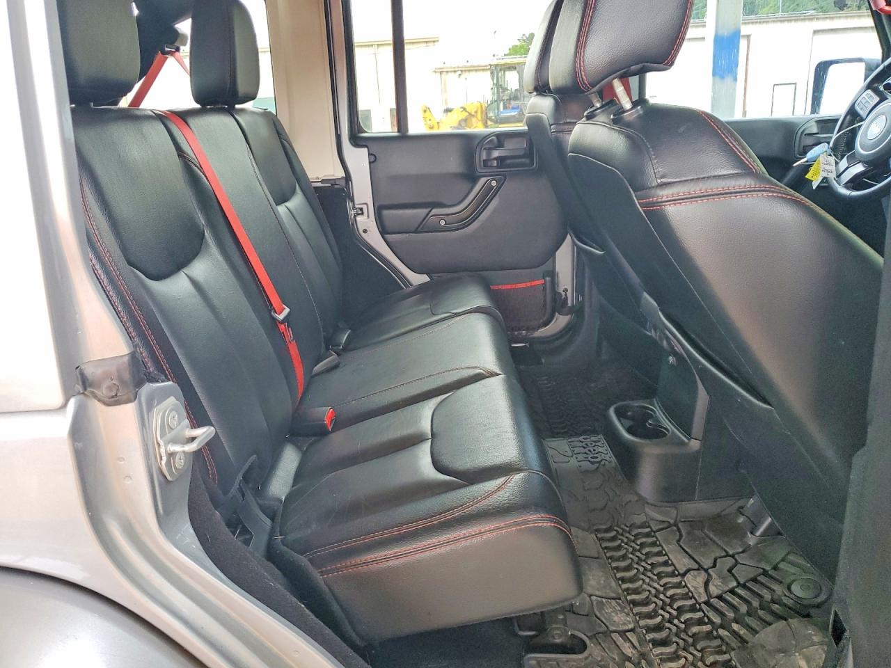 2018 Jeep Wrangler Unlimited Rubicon Silver vin: 1C4BJWFG0JL821922