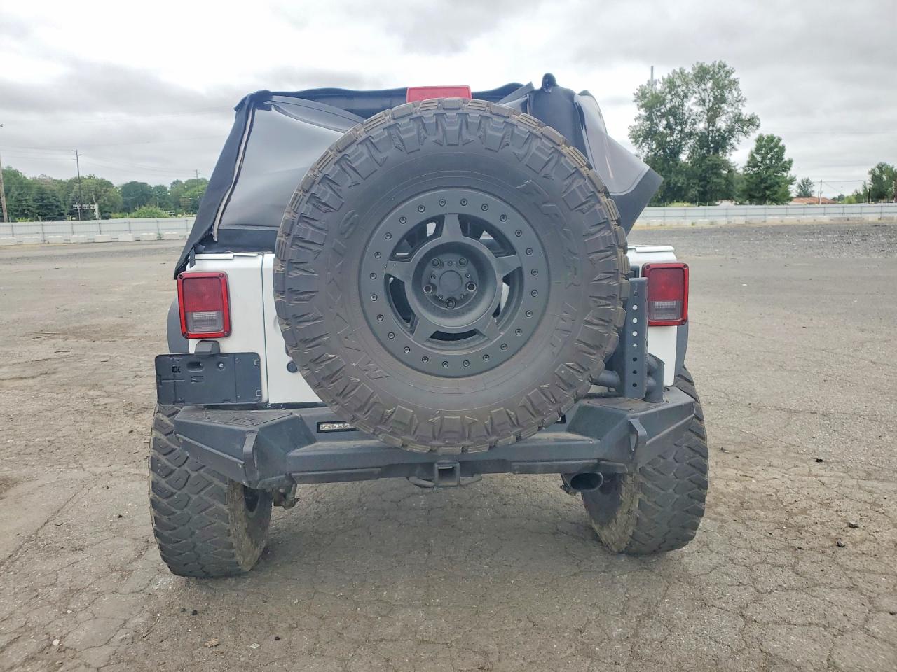 2014 Jeep Wrangler Unlimited Rubicon White vin: 1C4BJWFG1EL173500
