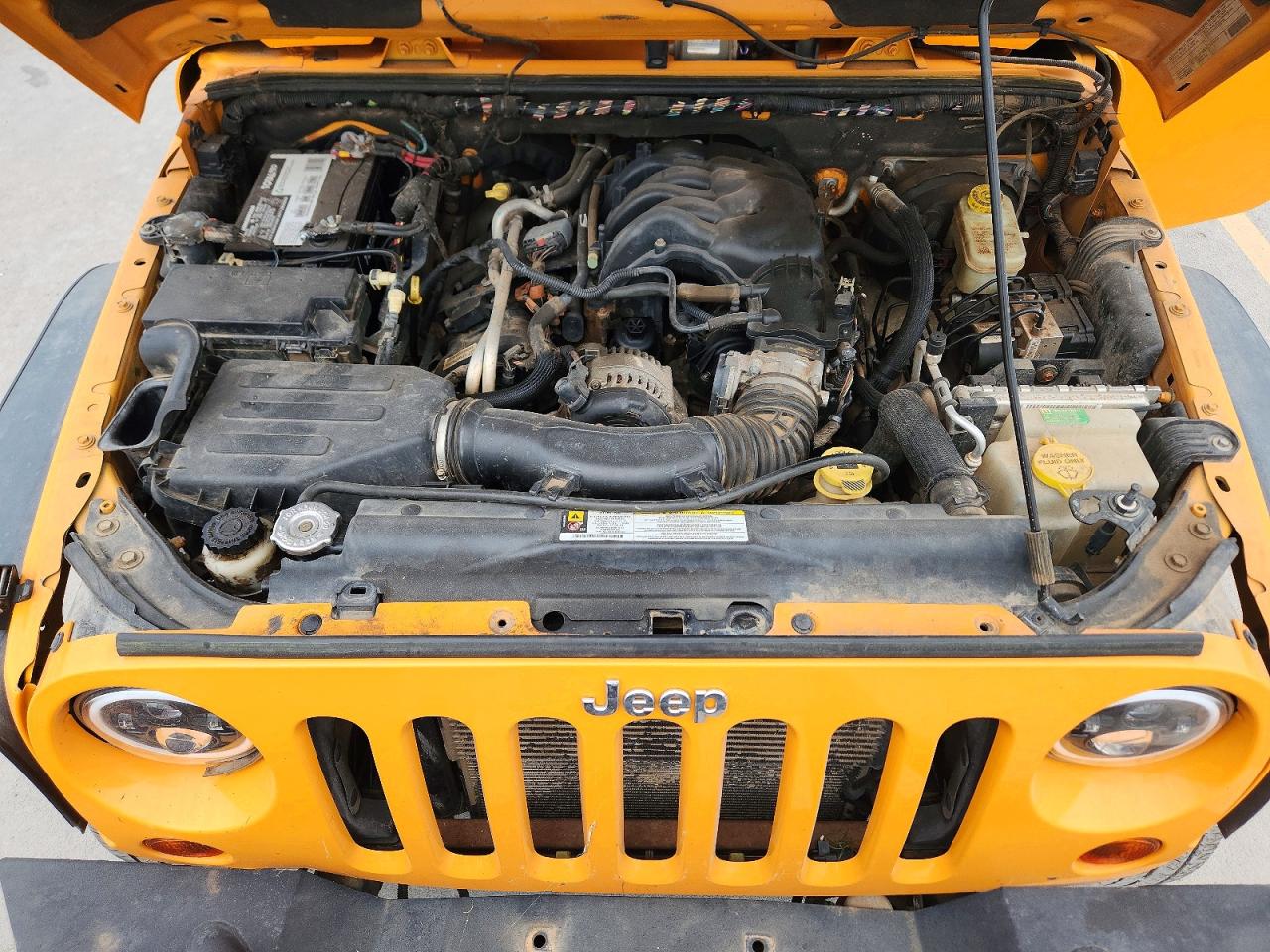 2012 Jeep Wrangler Unlimited Rubicon Yellow vin: 1C4BJWFG2CL155777