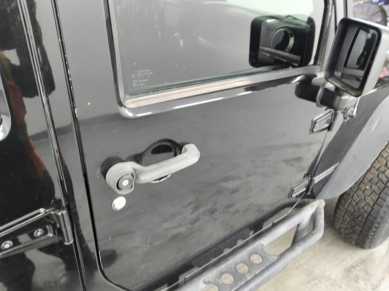 2013 Jeep Wrangler Unlimited Rubicon Black vin: 1C4BJWFG2DL699603 Damage: Right Front Door Handle, Chipped, 1