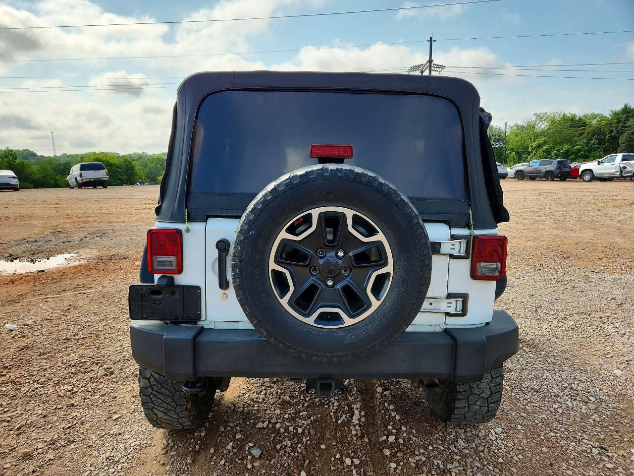 2014 Jeep Wrangler Unlimited Rubicon White vin: 1C4BJWFG3EL118613