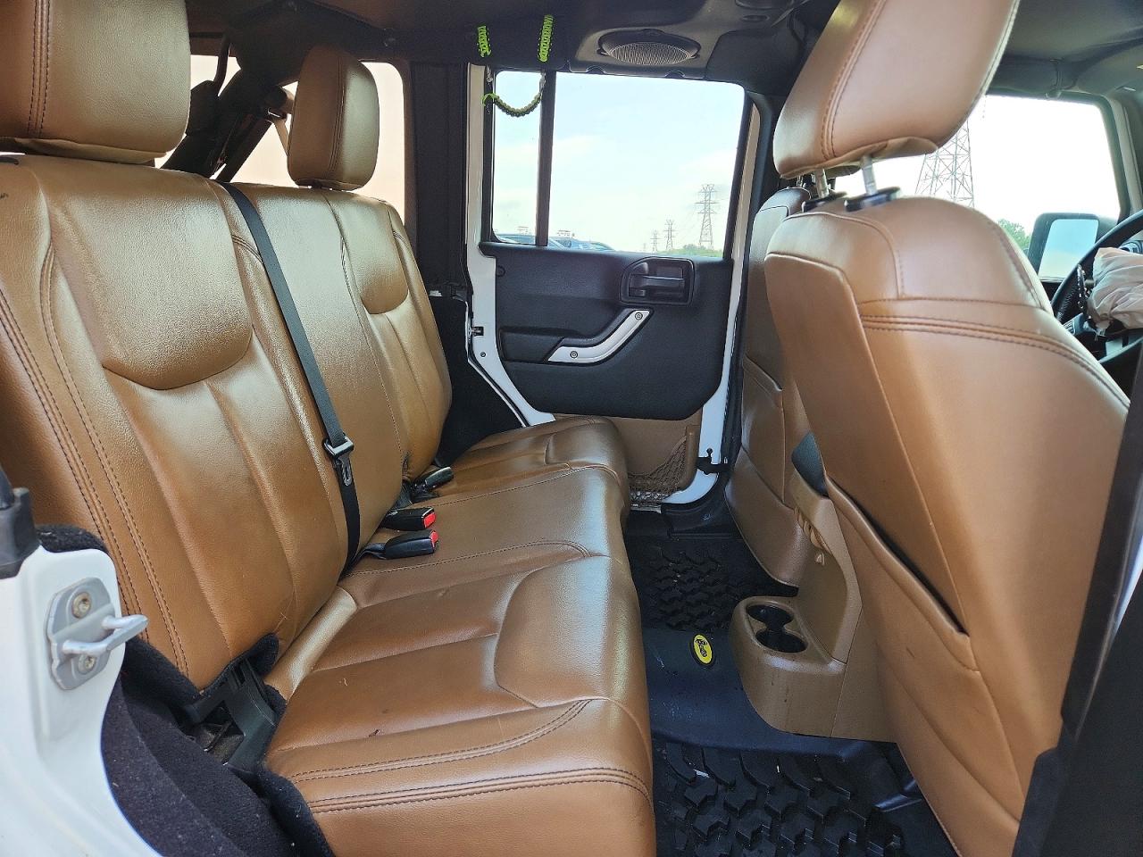 2014 Jeep Wrangler Unlimited Rubicon White vin: 1C4BJWFG3EL118613