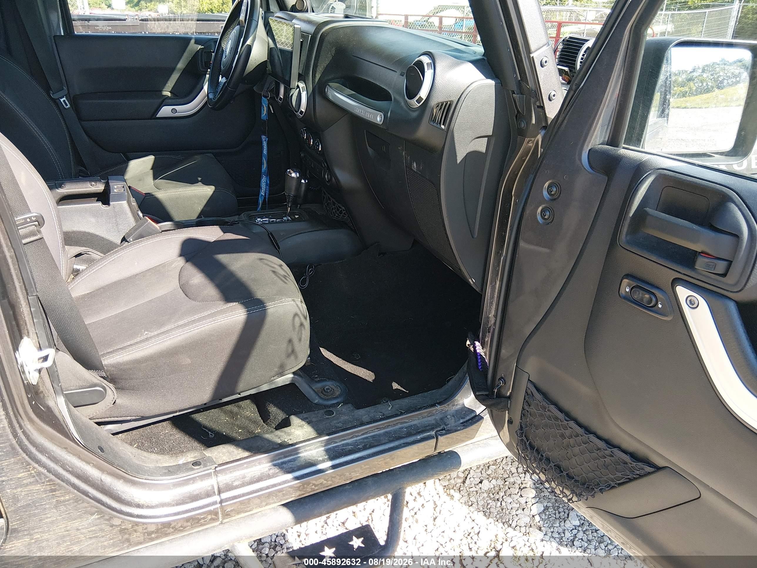 2014 Jeep Wrangler Unlimited Rubicon Gray vin: 1C4BJWFG3EL167777
