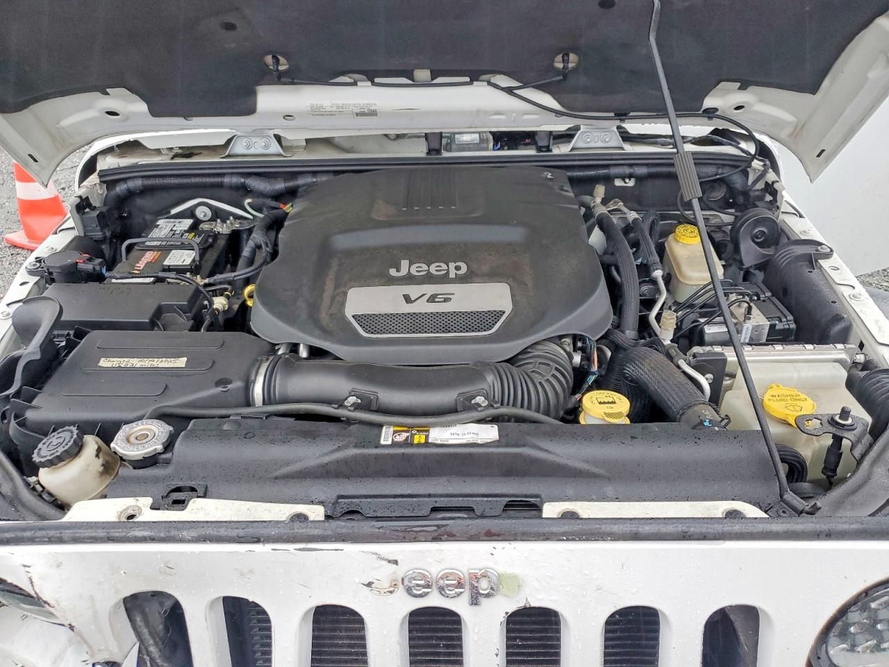 2015 Jeep Wrangler Unlimited Rubicon White vin: 1C4BJWFG3FL742963