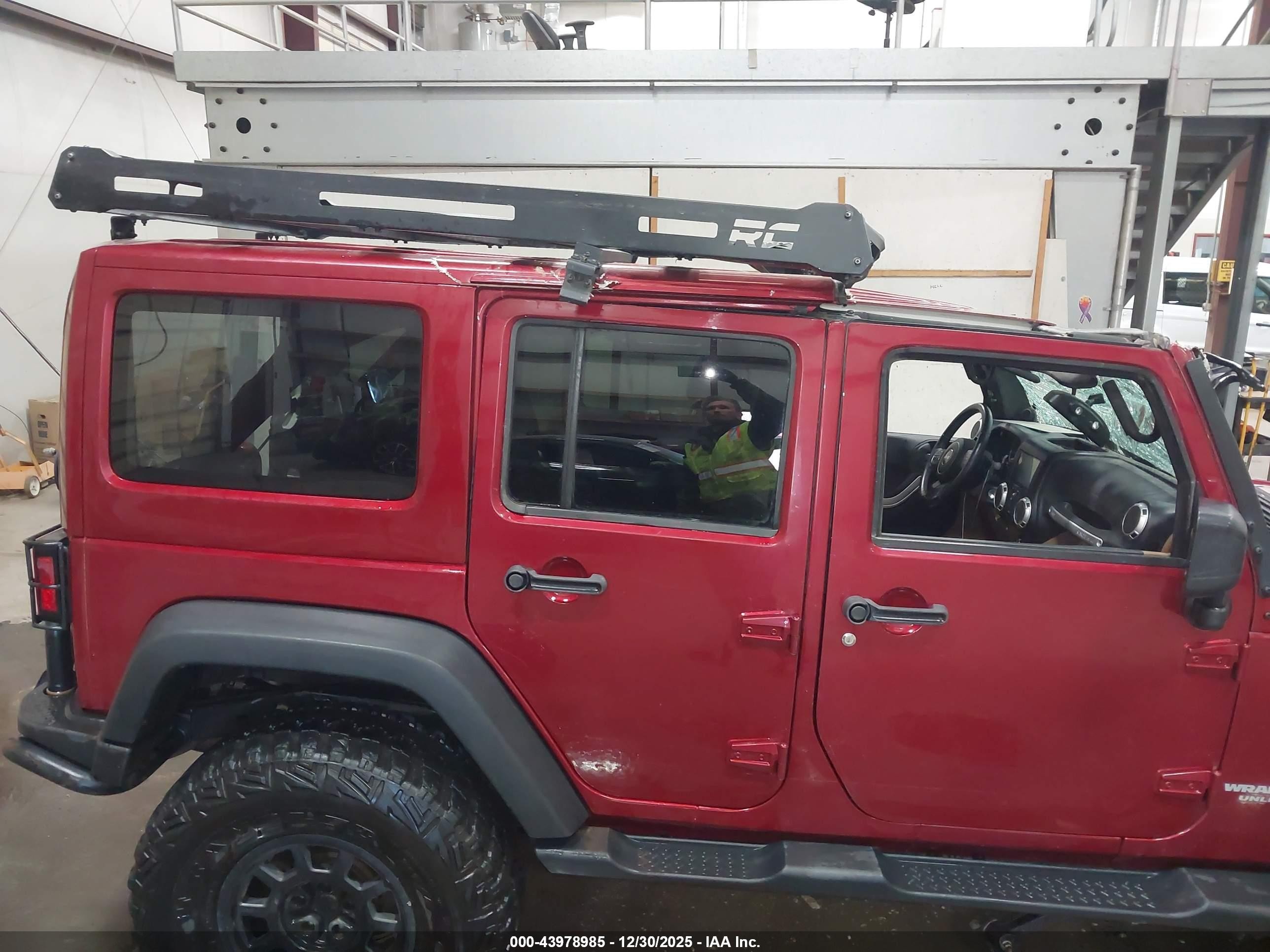 2013 Jeep Wrangler Unlimited Rubicon Red vin: 1C4BJWFG4DL598983