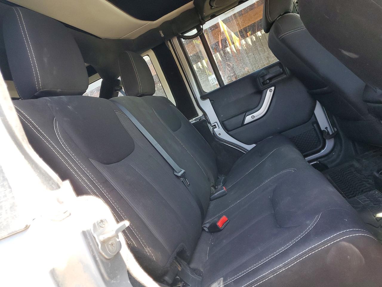 2014 Jeep Wrangler Unlimited Rubicon Silver vin: 1C4BJWFG4EL166833