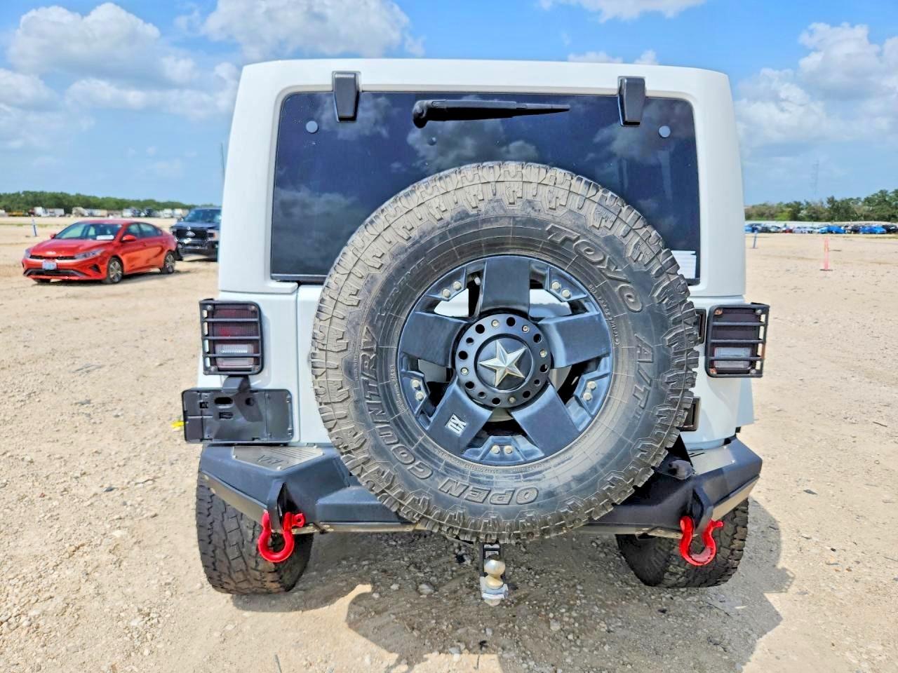 2015 Jeep Wrangler Unlimited Rubicon White vin: 1C4BJWFG4FL673846