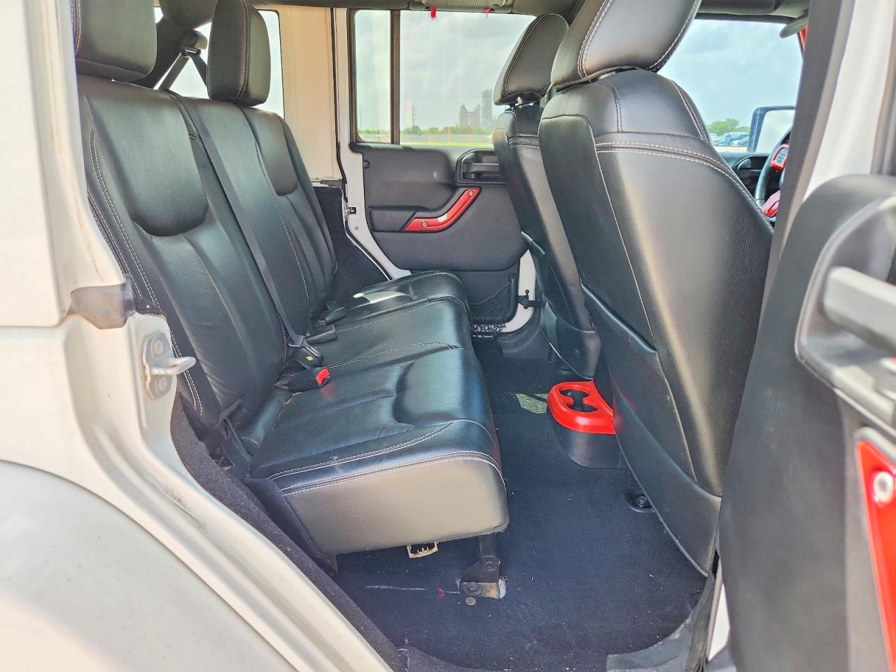 2015 Jeep Wrangler Unlimited Rubicon White vin: 1C4BJWFG4FL673846