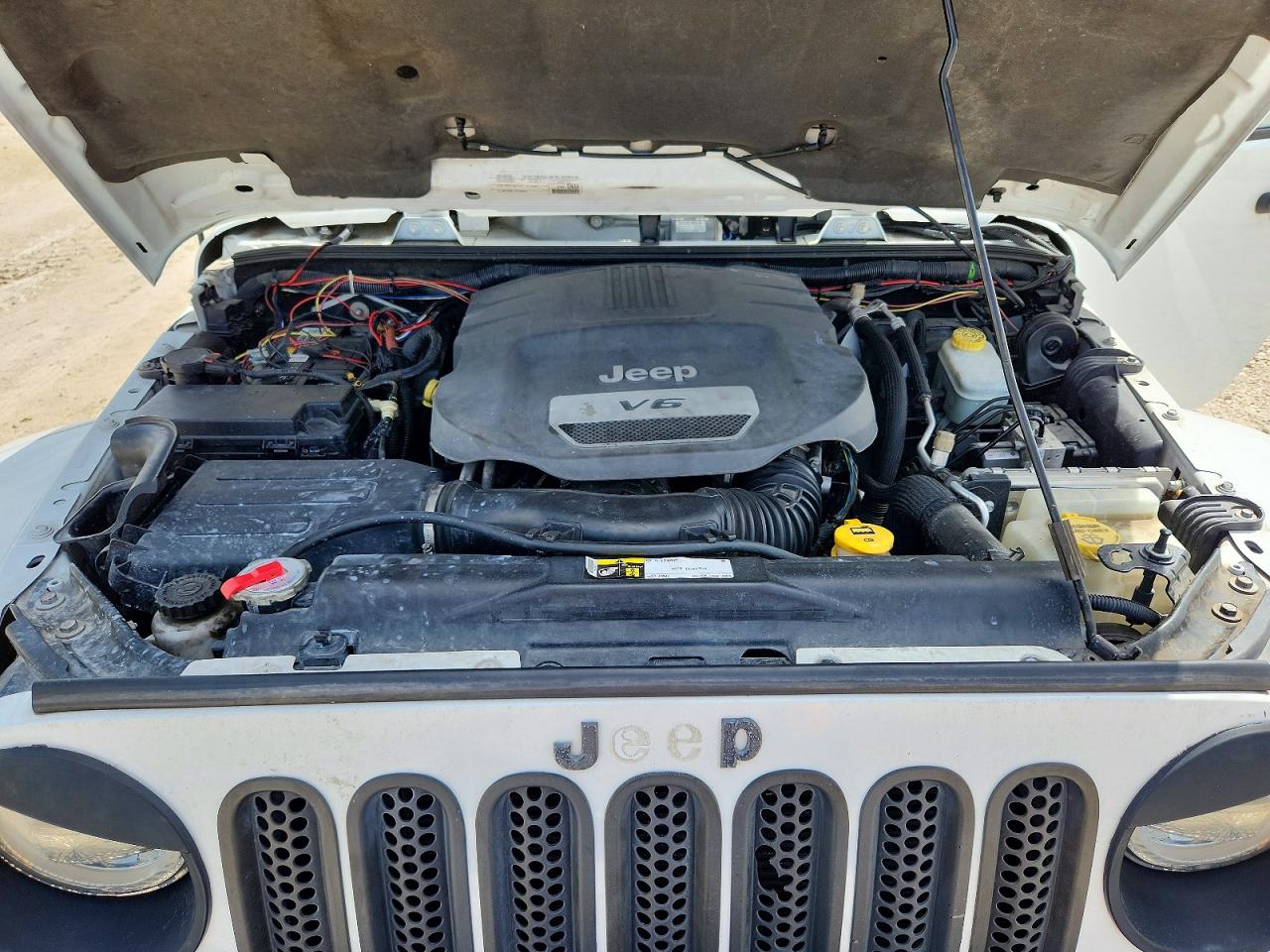 2015 Jeep Wrangler Unlimited Rubicon White vin: 1C4BJWFG4FL673846