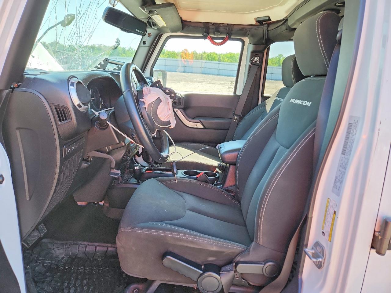 2015 Jeep Wrangler Unlimited Rubicon White vin: 1C4BJWFG4FL769010