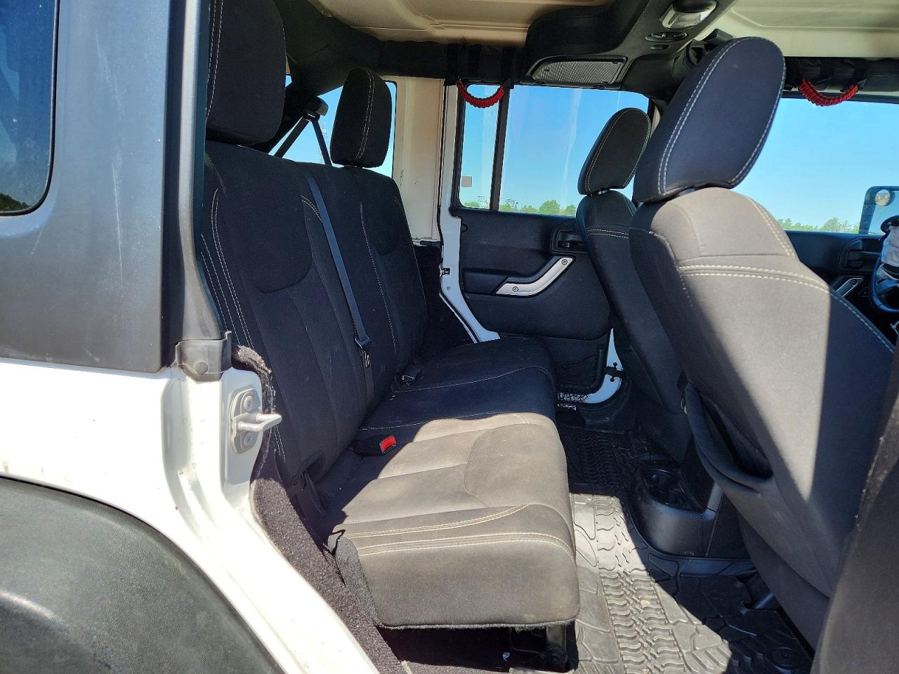 2015 Jeep Wrangler Unlimited Rubicon White vin: 1C4BJWFG4FL769010