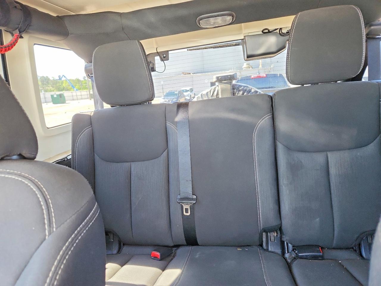 2015 Jeep Wrangler Unlimited Rubicon White vin: 1C4BJWFG4FL769010